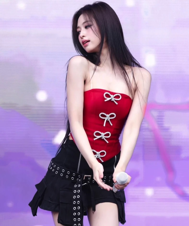 BabyMonster Ahyeon-Red Corset Bowknot Accent Top