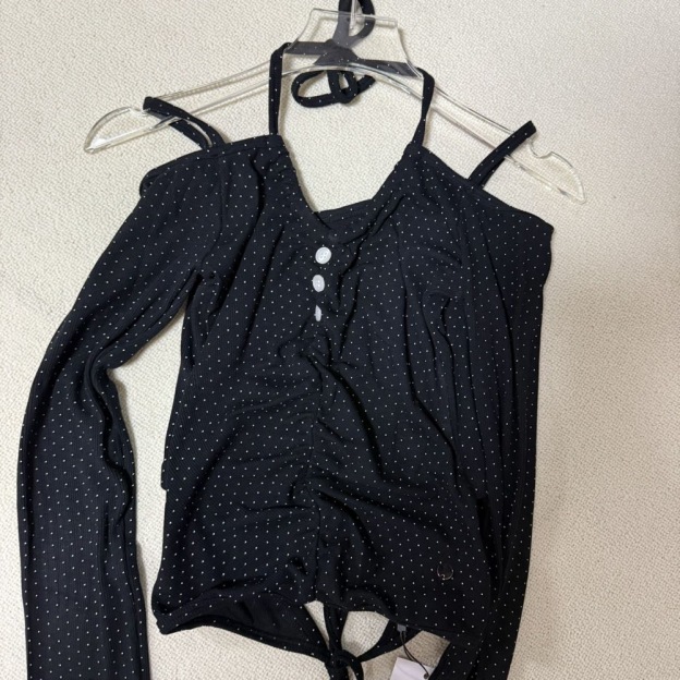 VE Kim Gaeul Inspired Dot Print Off-Shoulder Tee