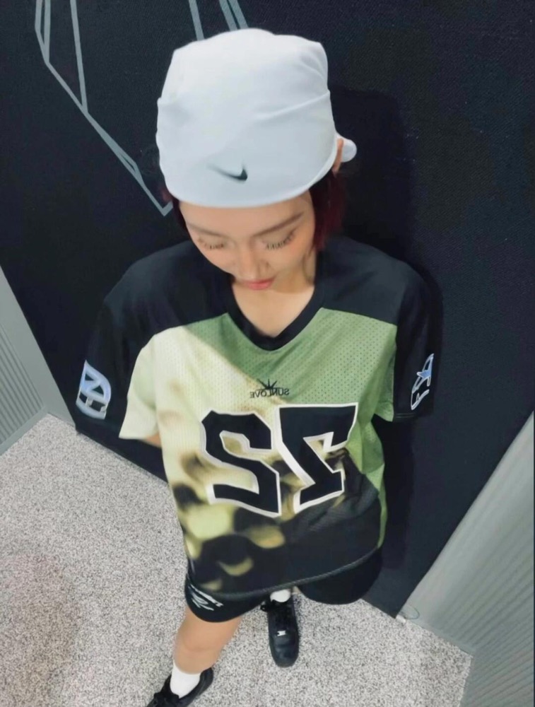 BLACKPINK Jennie Inspired Vintage V-Neck Baseball Jersey Tshirt