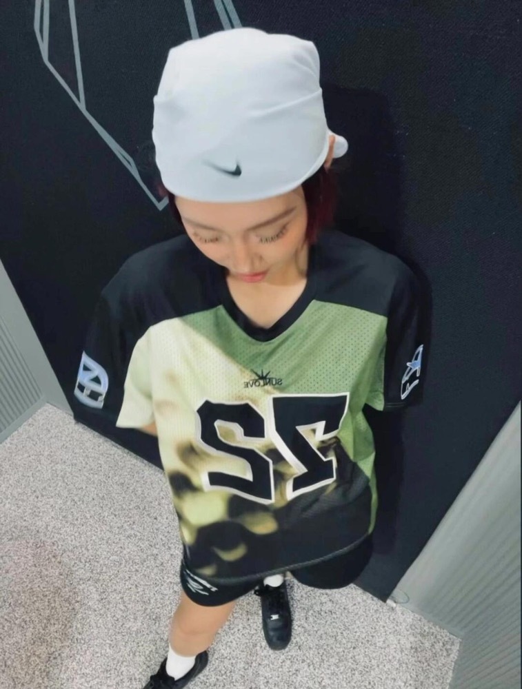 BLACKPINK Jennie Inspired Vintage V-Neck Baseball Jersey Tshirt