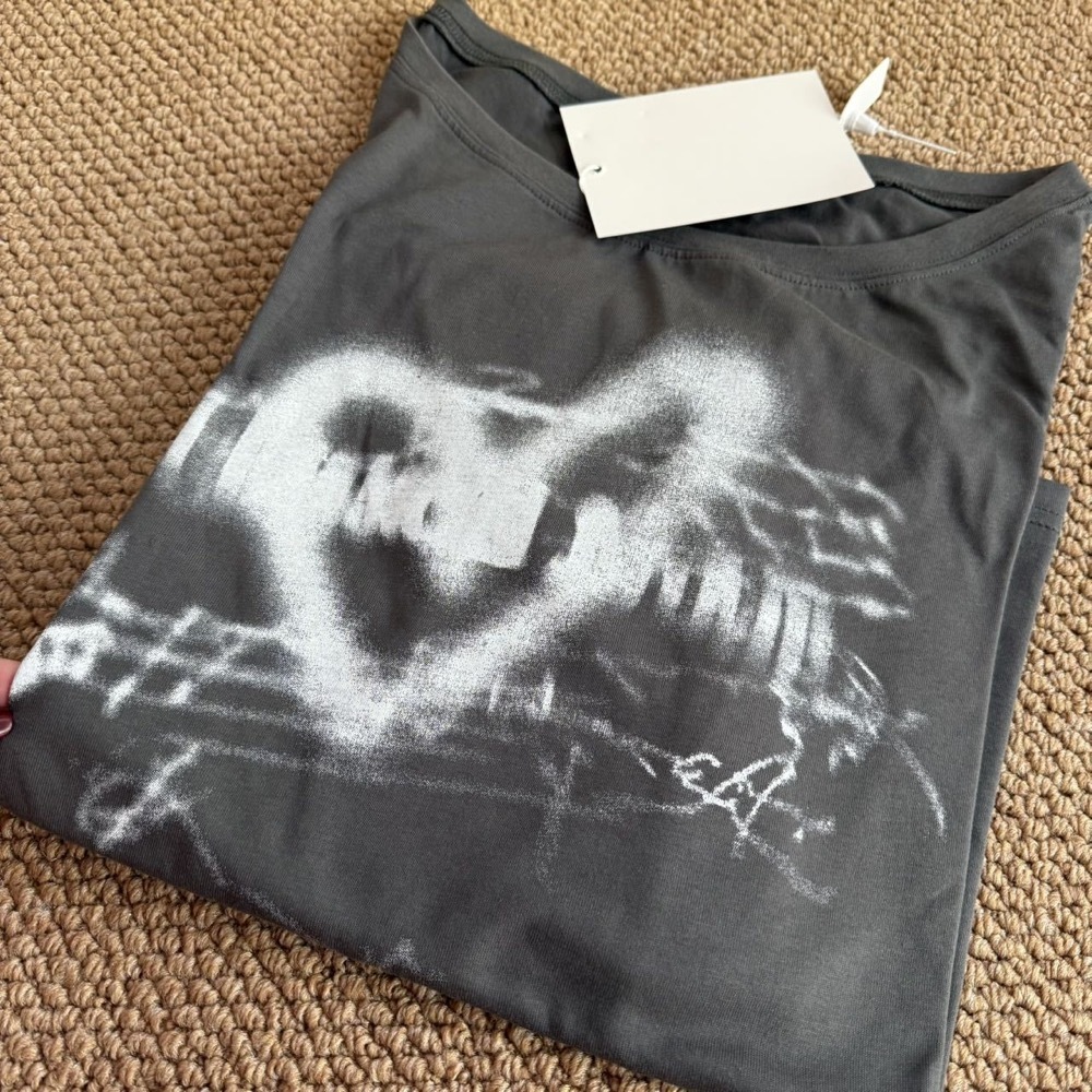 IVE&NJZ&ITZY- Inspired Heart Print Boat Neck Off-Shoulder Tee