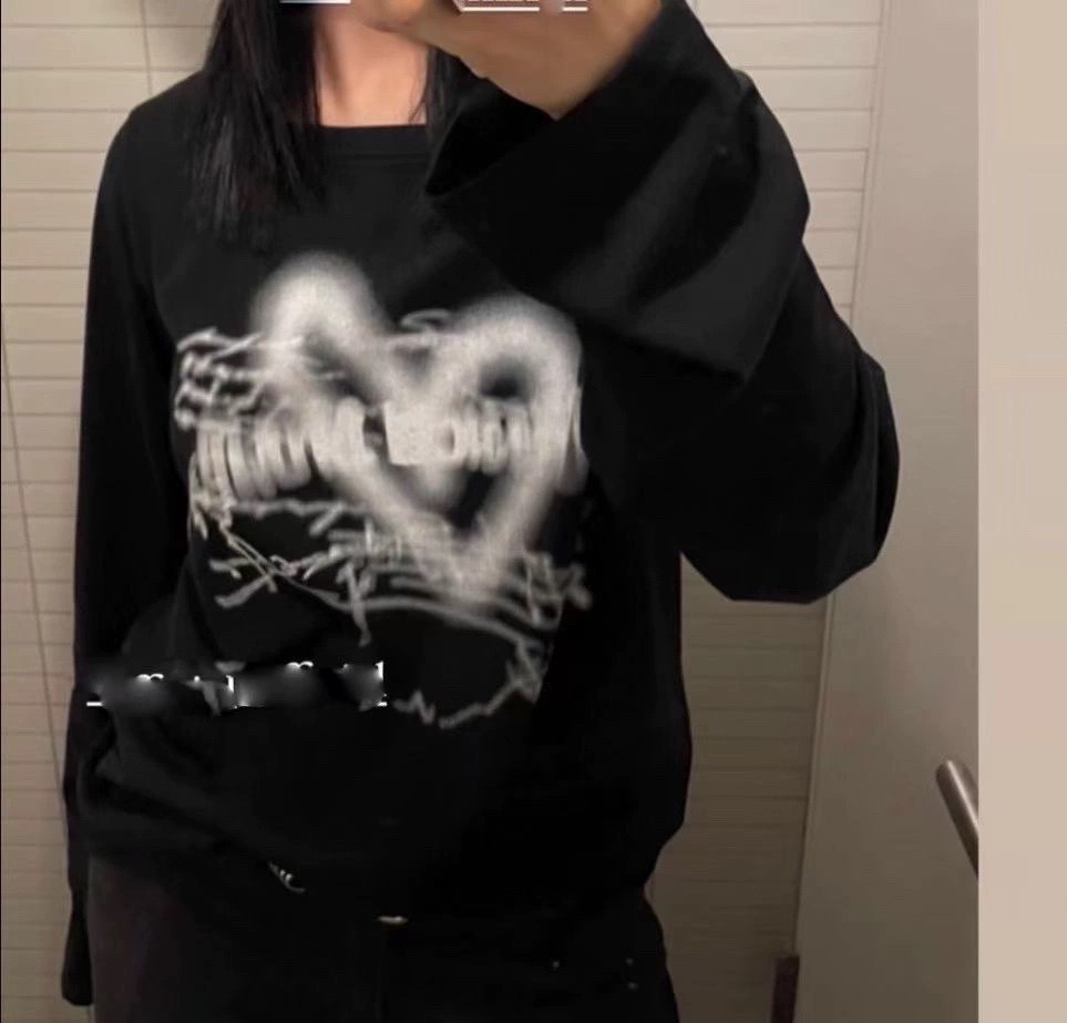 IVE&NJZ&ITZY- Inspired Heart Print Boat Neck Off-Shoulder Tee