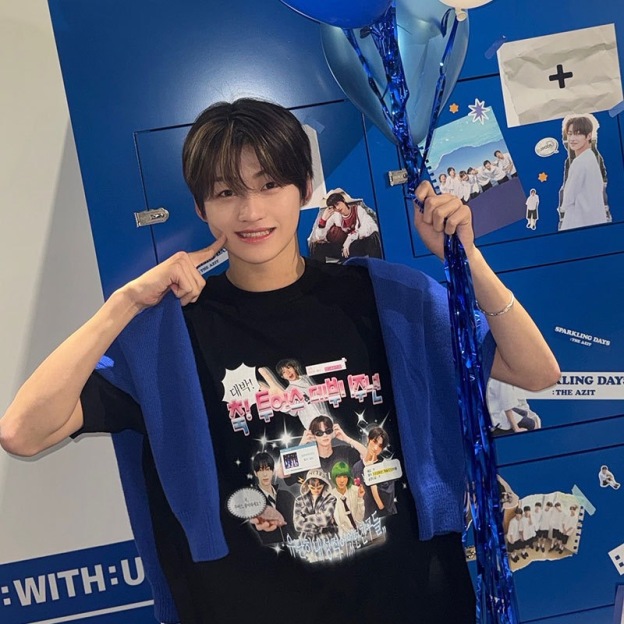 TWS one-year anniversary neighboring same short T-shirt