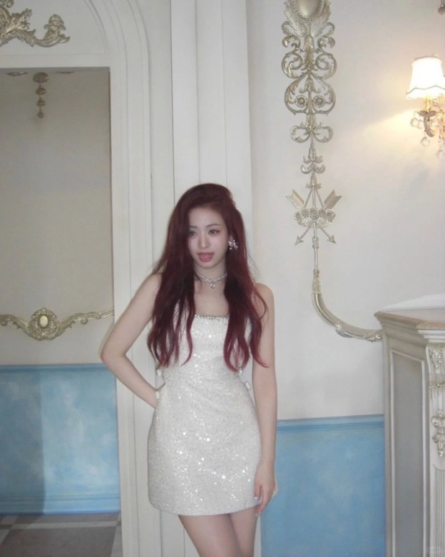 Babymonster Ahyeon -Sequin Trim Sleeveless Dress 