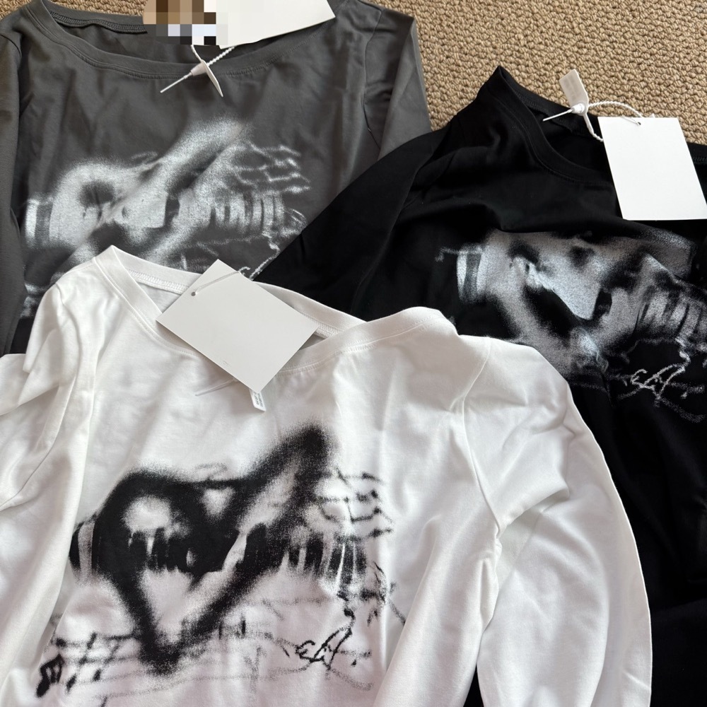 IVE&NJZ&ITZY- Inspired Heart Print Boat Neck Off-Shoulder Tee