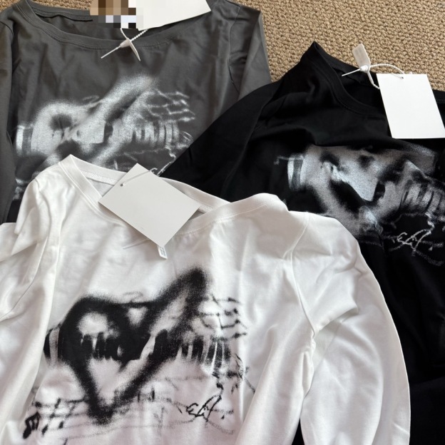 IVE&NJZ&ITZY- Inspired Heart Print Boat Neck Off-Shoulder Tee