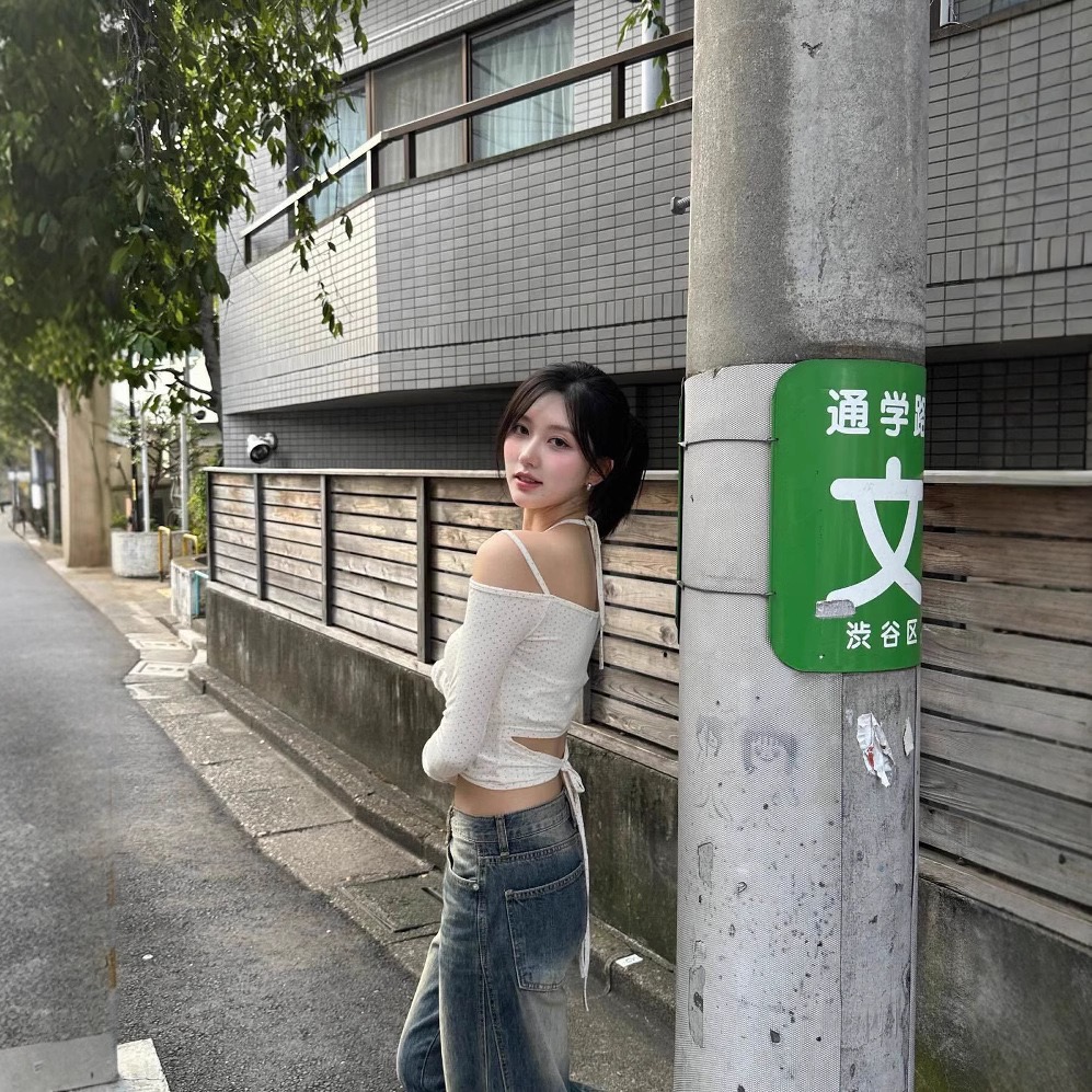 VE Kim Gaeul Inspired Dot Print Off-Shoulder Tee