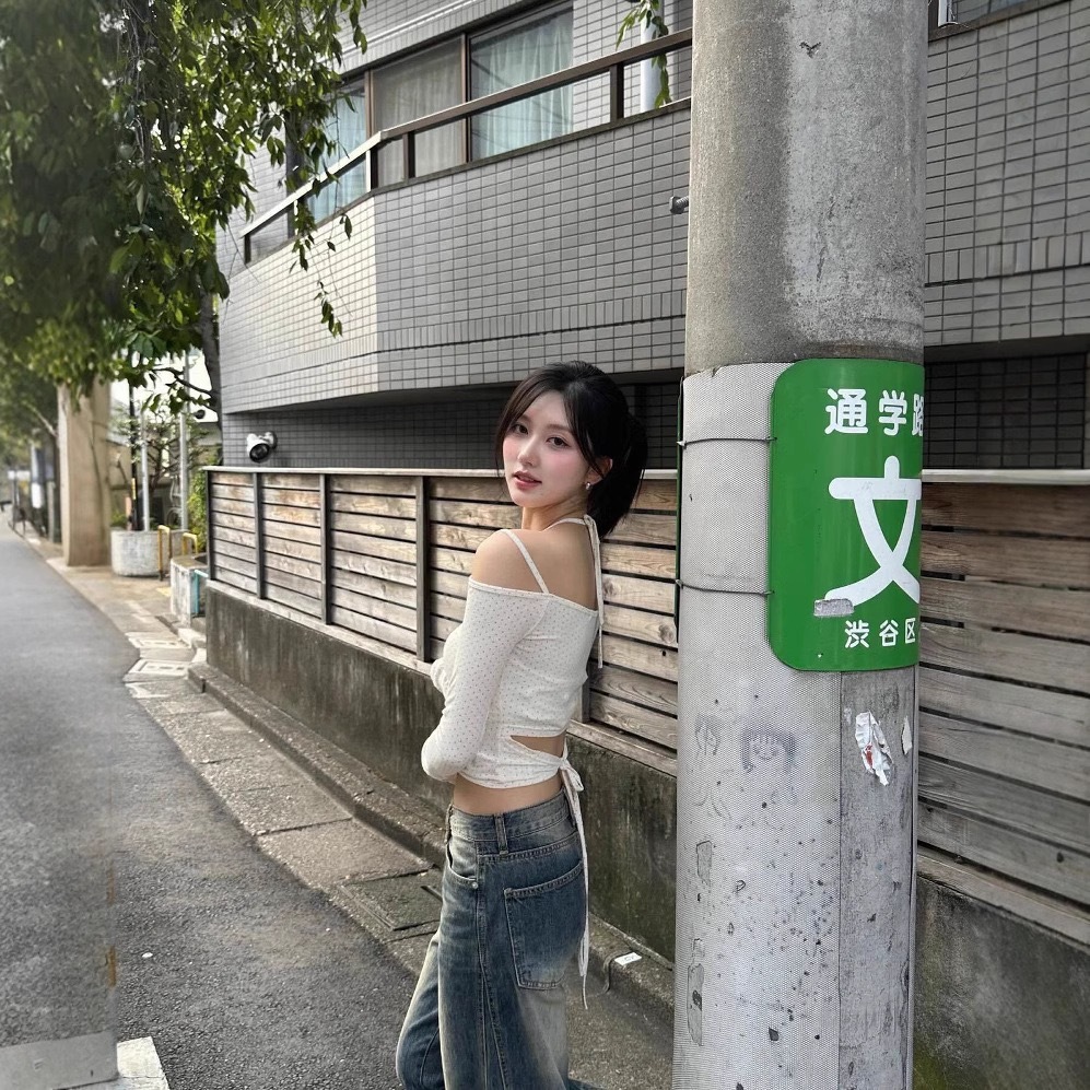 VE Kim Gaeul Inspired Dot Print Off-Shoulder Tee