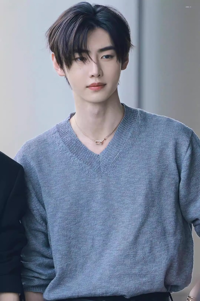 ENHYPEN Sunghoon Blue Solid Color Inspired Oversized V-Neck Knit Sweater 