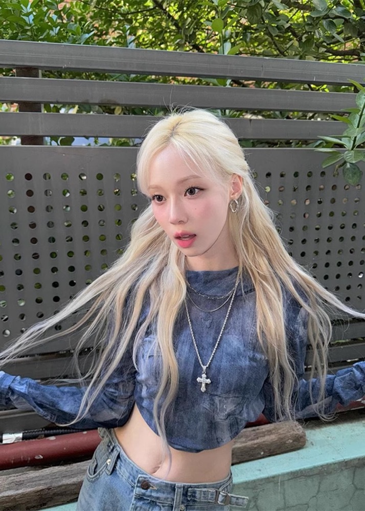 Aespa Winter Sun Protection Denim-Print Long Sleeve Tee shirt