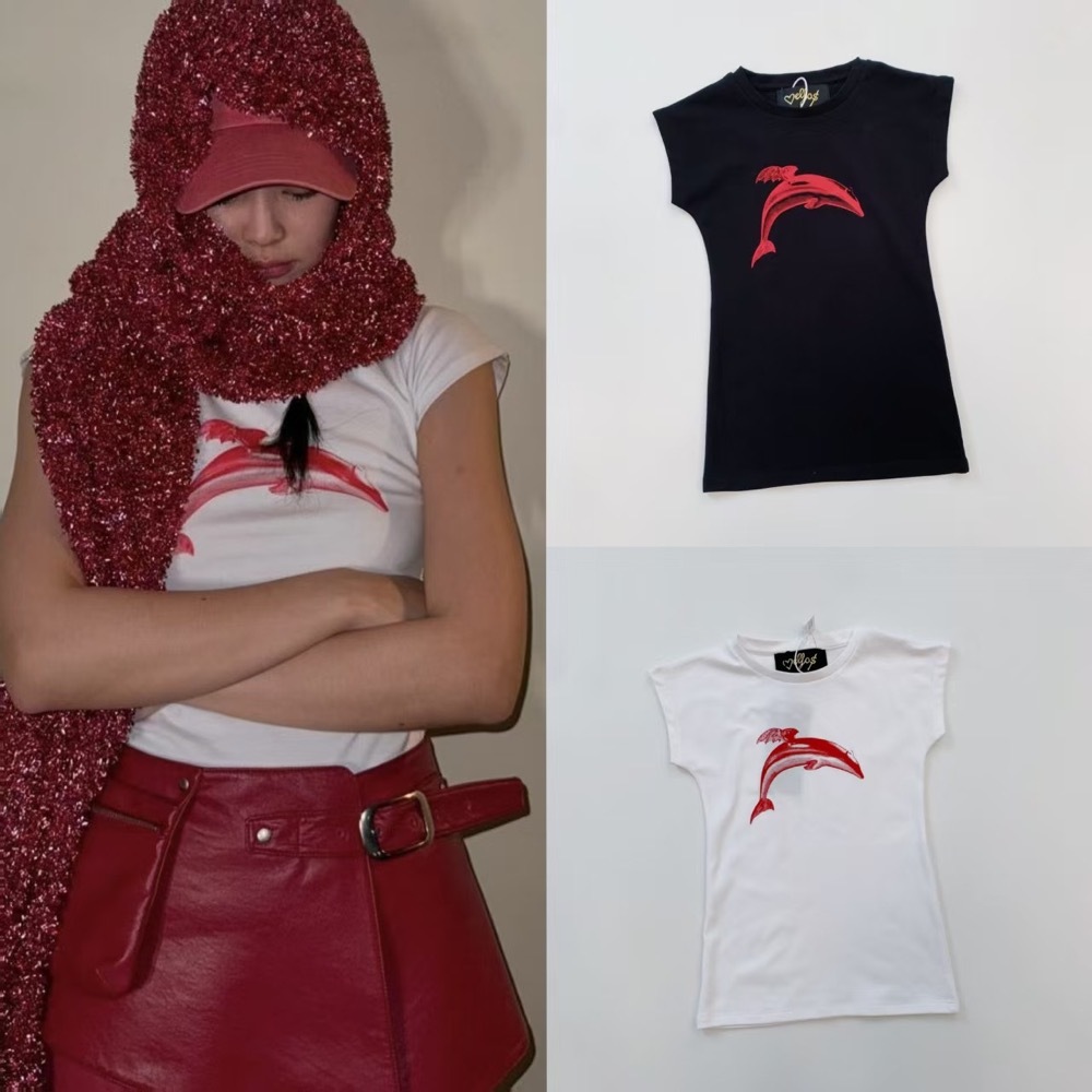 BLACKPINK Jennie Dolphin Print Fitted Crop Tee 