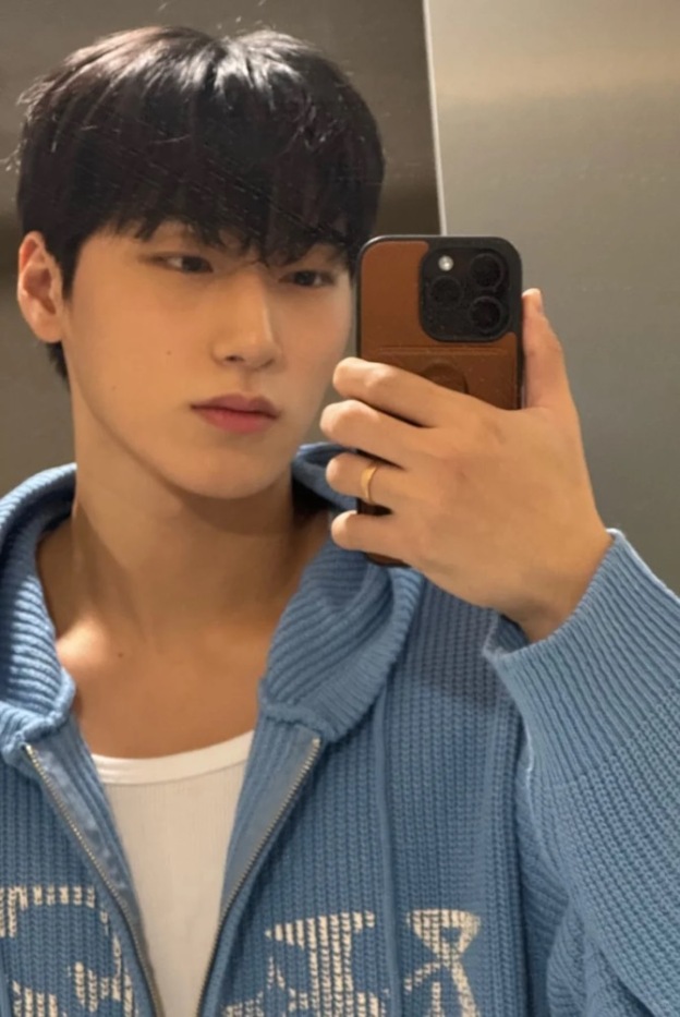 ATEEZ member San Seonghwa Wooyoung inspired Vintage Oversized Graphic Hoodie