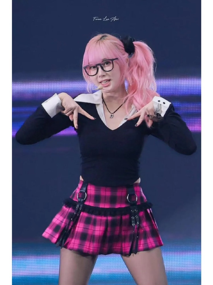 Aespa Giselle-Colorblocked T-Shirt Pink Plaid skirt Set