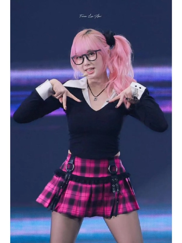 Aespa Giselle-Colorblocked T-Shirt Pink Plaid skirt Set