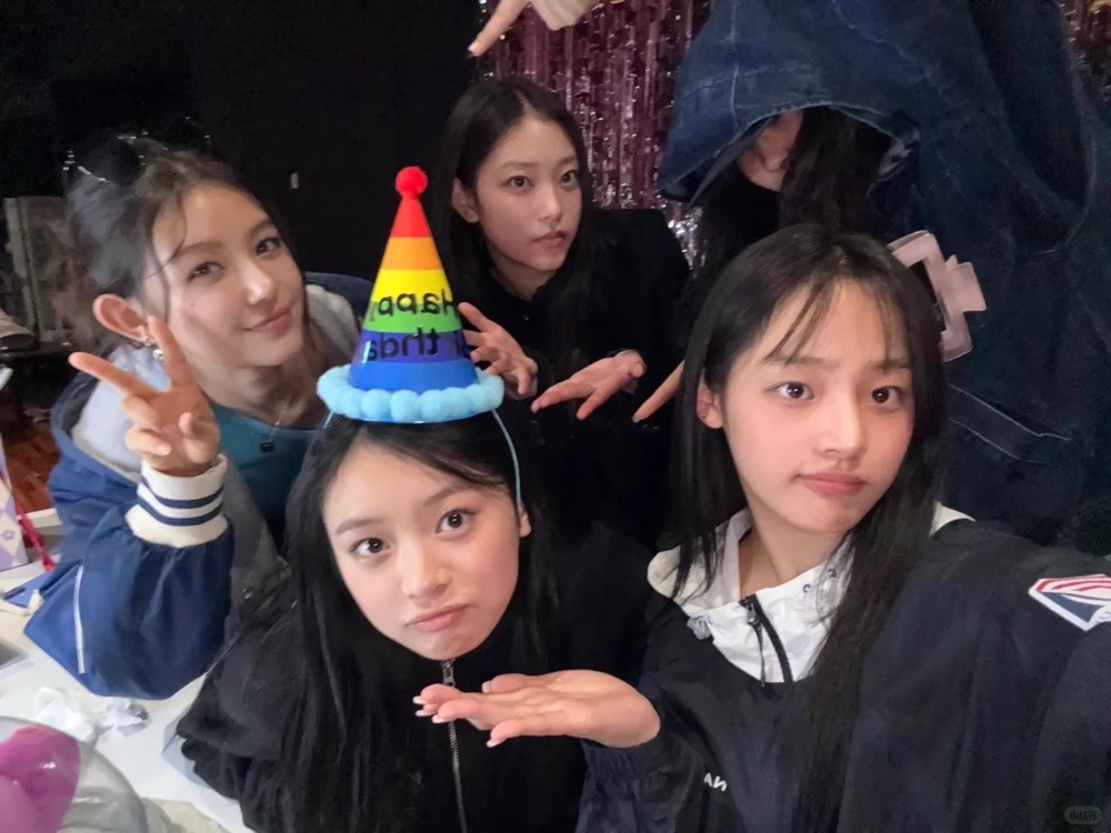 NewJeans Bunnies club-Inspired Hoodie Zip-Up Jacket-NJZ