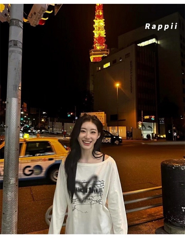 IVE&NJZ&ITZY- Inspired Heart Print Boat Neck Off-Shoulder Tee