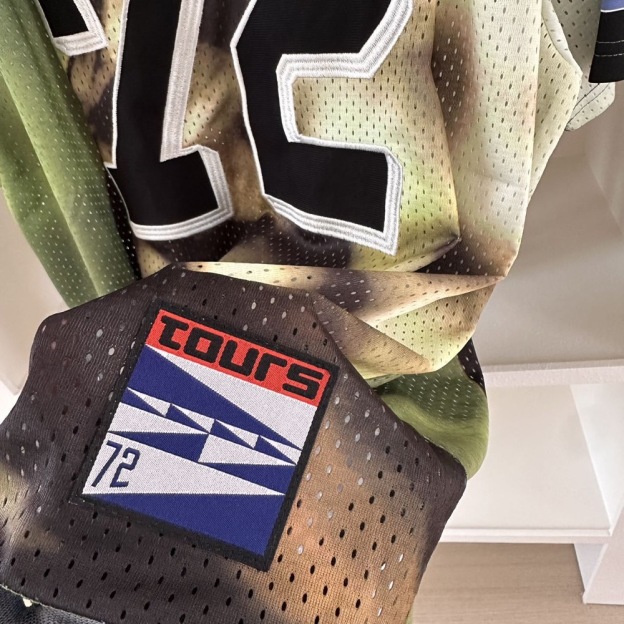 BLACKPINK Jennie Inspired Vintage V-Neck Baseball Jersey Tshirt