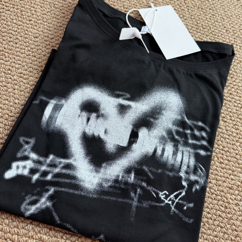 IVE&NJZ&ITZY- Inspired Heart Print Boat Neck Off-Shoulder Tee