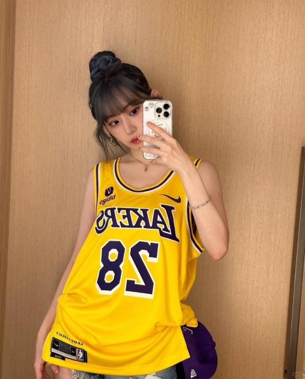 LE SSERAFIM Inspired Basketball Jersey 