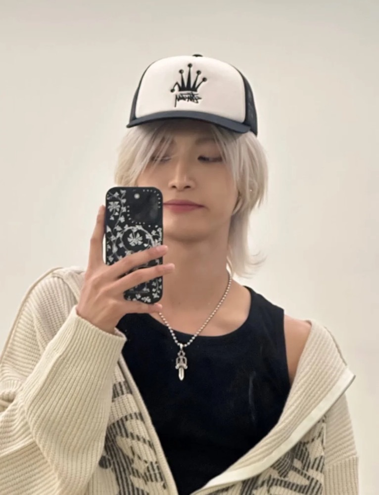 ATEEZ member San Seonghwa Wooyoung inspired Vintage Oversized Graphic Hoodie