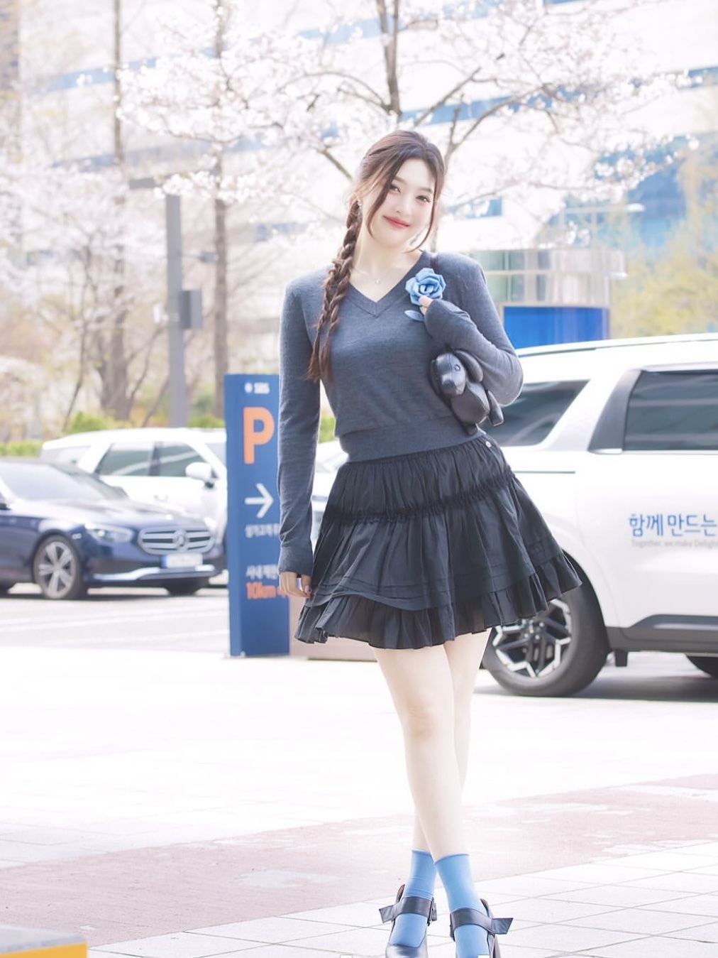 IU & Red Velvet Joy Inspired Blue Rose Lightweight Jumper