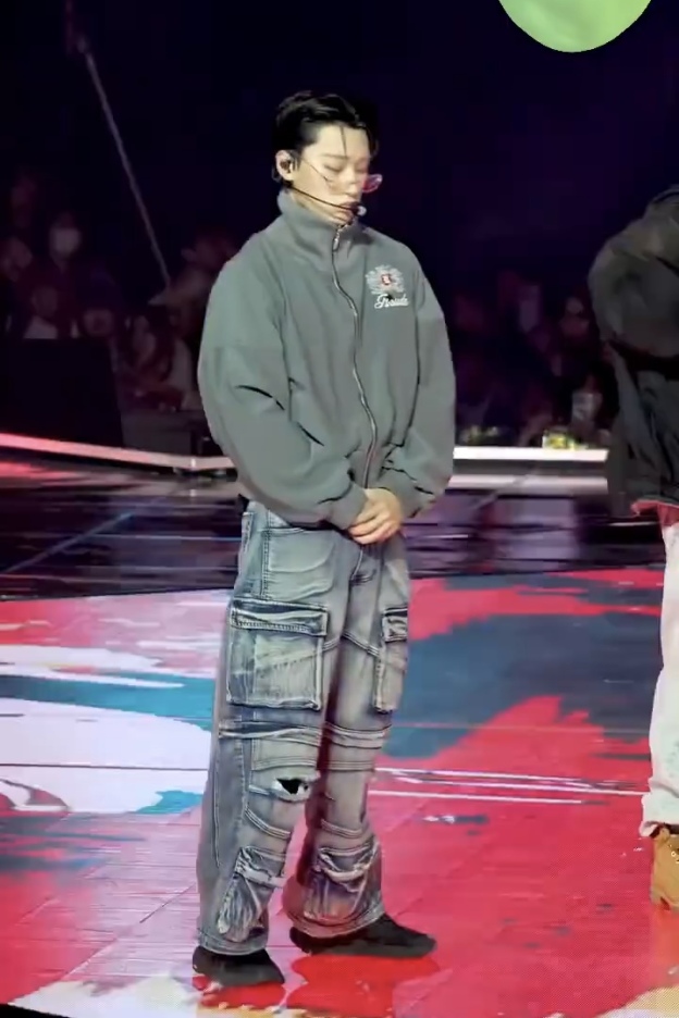 Straight-leg loose-fit pants-Ateez outfit inspiration ATINY