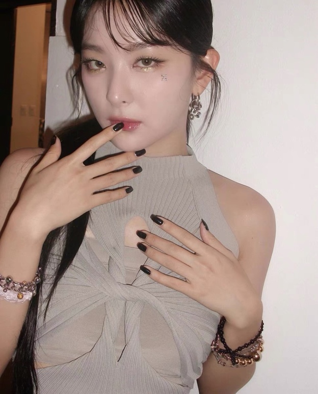 Blackpink Rosé & Red Velvet Seulgi Inspired Cut - Out Knit Top
