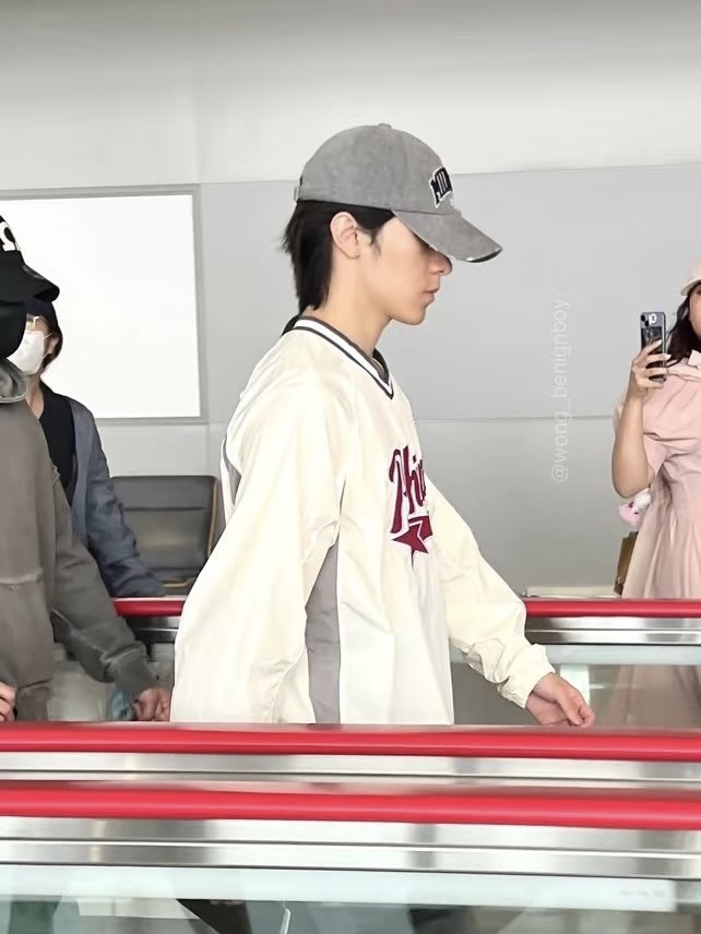 WayV Hendery Inspired Baseball Jersey T-Shirt