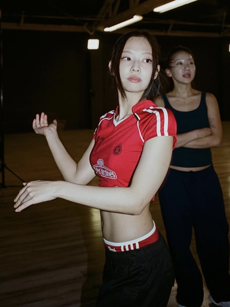 Slimming navel short-sleeved high-waisted hip-lifting shorts sports suit-Blackpink Jennie