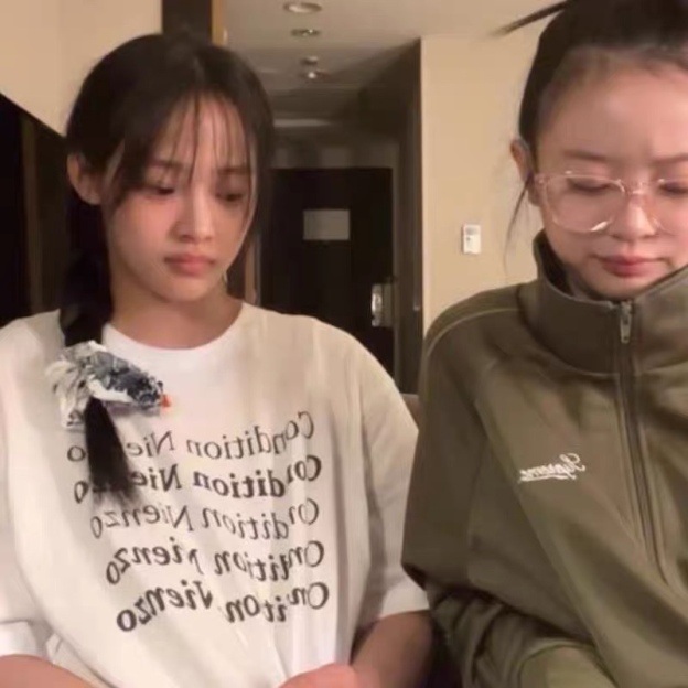 NewJeans Minji & Taeyeon Inspired Letter Print Tee