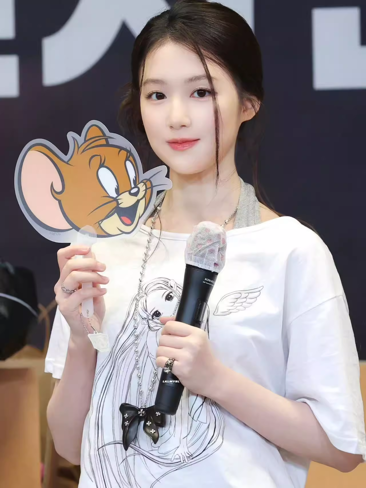 GIDLE SHUHUA Inspired Manga Girl Illustration Off Shoulder Tee