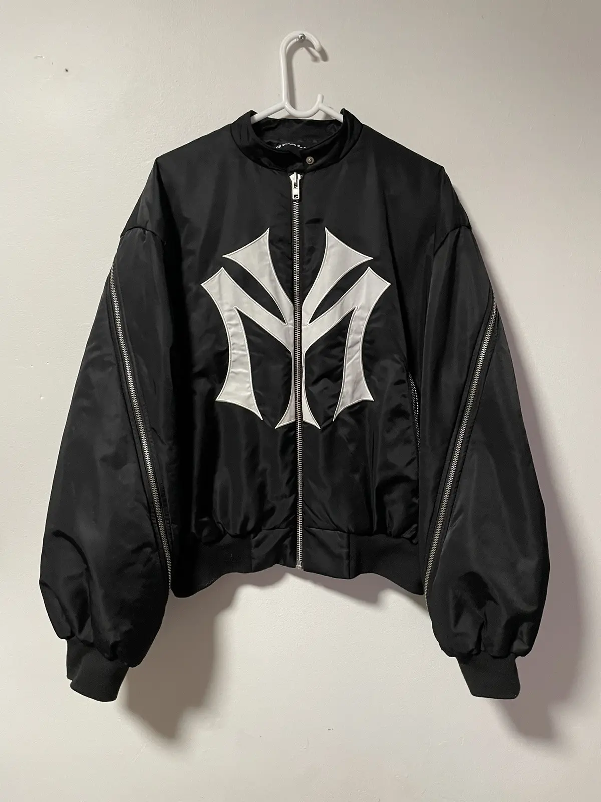 Cortis&Enhypen&Seventeen&Straykids Inspired M Logo Bomber Jacket