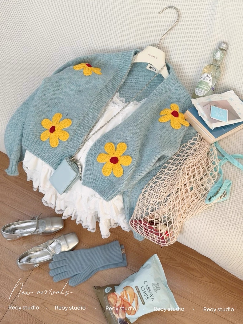 Aespa Winter Inspired Flower Sweater