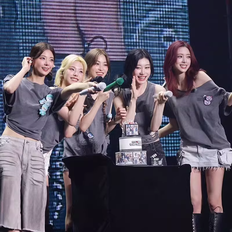 ITZY The 4th Fan Meeting OnAir in Seoul Merch Inspired T-Shirt