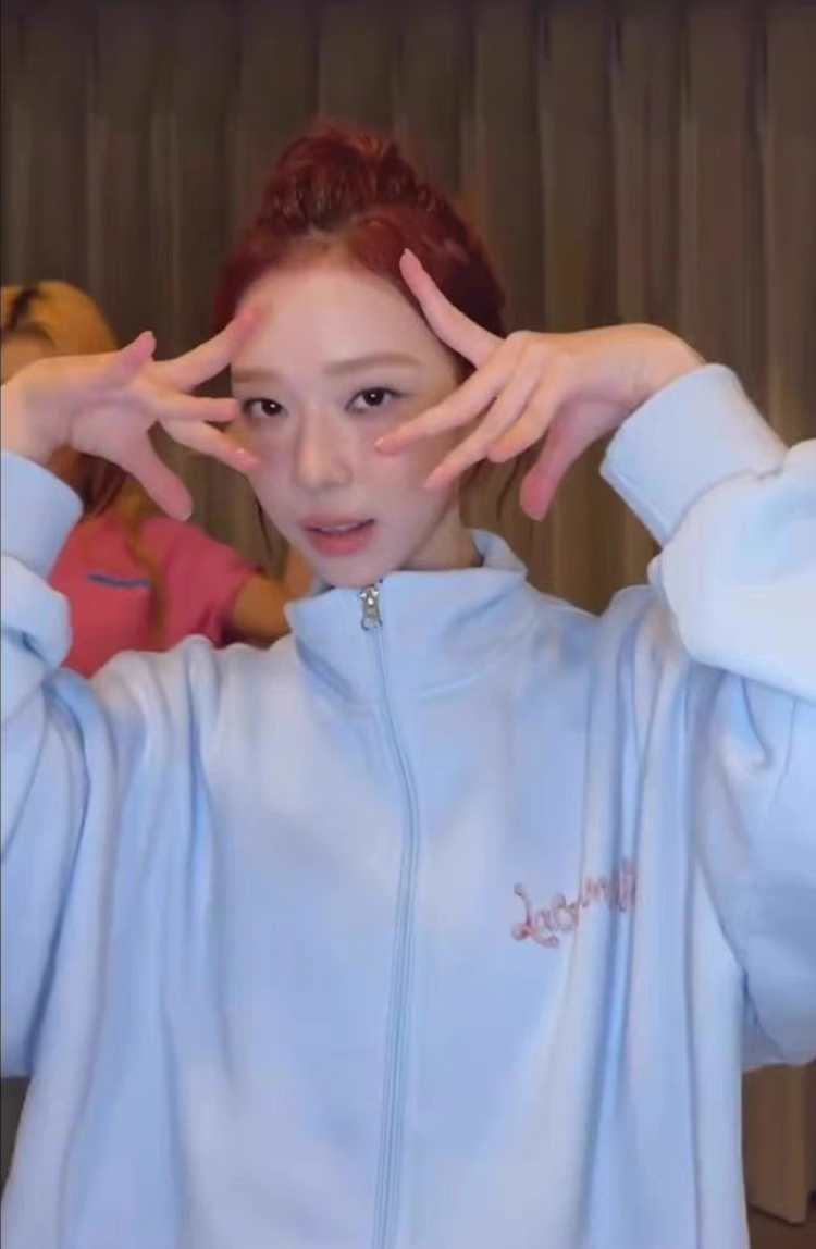 Blackpink Jennie&Aespa Ningning Winter Strawberry Zip-up Sweatshirt Sweatpants Set