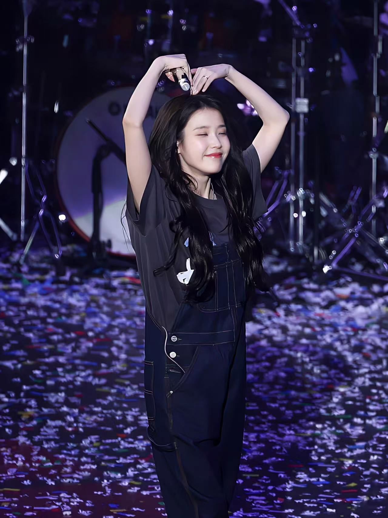 IU x Blackpink Jennie Inspired Doodle Puppy Tee