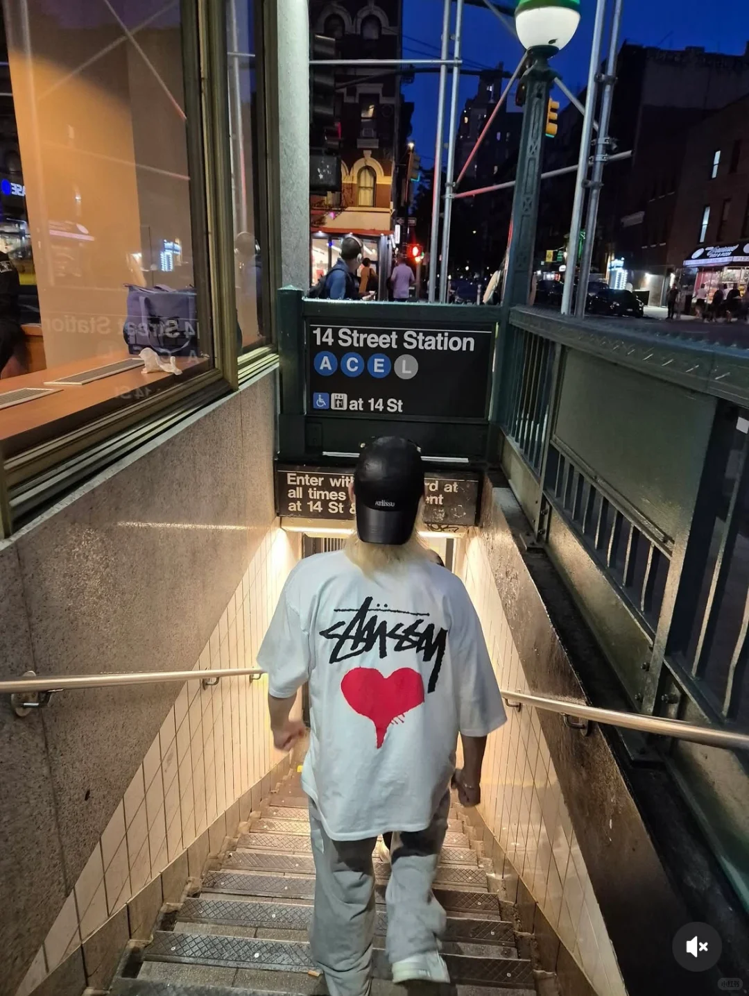 Stray kids Felix Inspired Stock Heart Drip Graphic Tee-Straykids