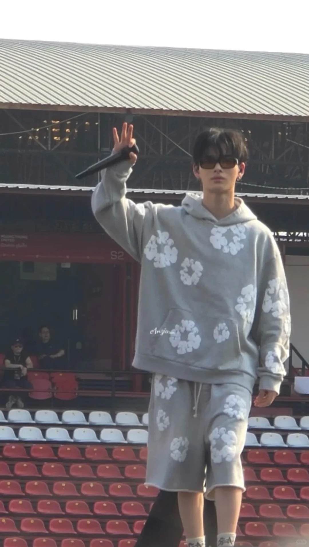 Enhypen Niki Inspired Cotton Wreath Sweatshirt Set