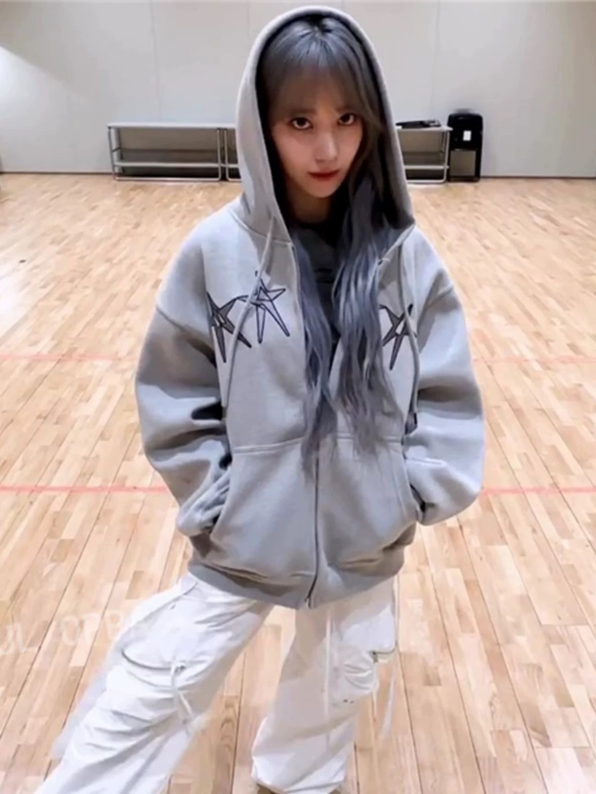 LE SSERAFIM Sakura inspired zip-up hoodie