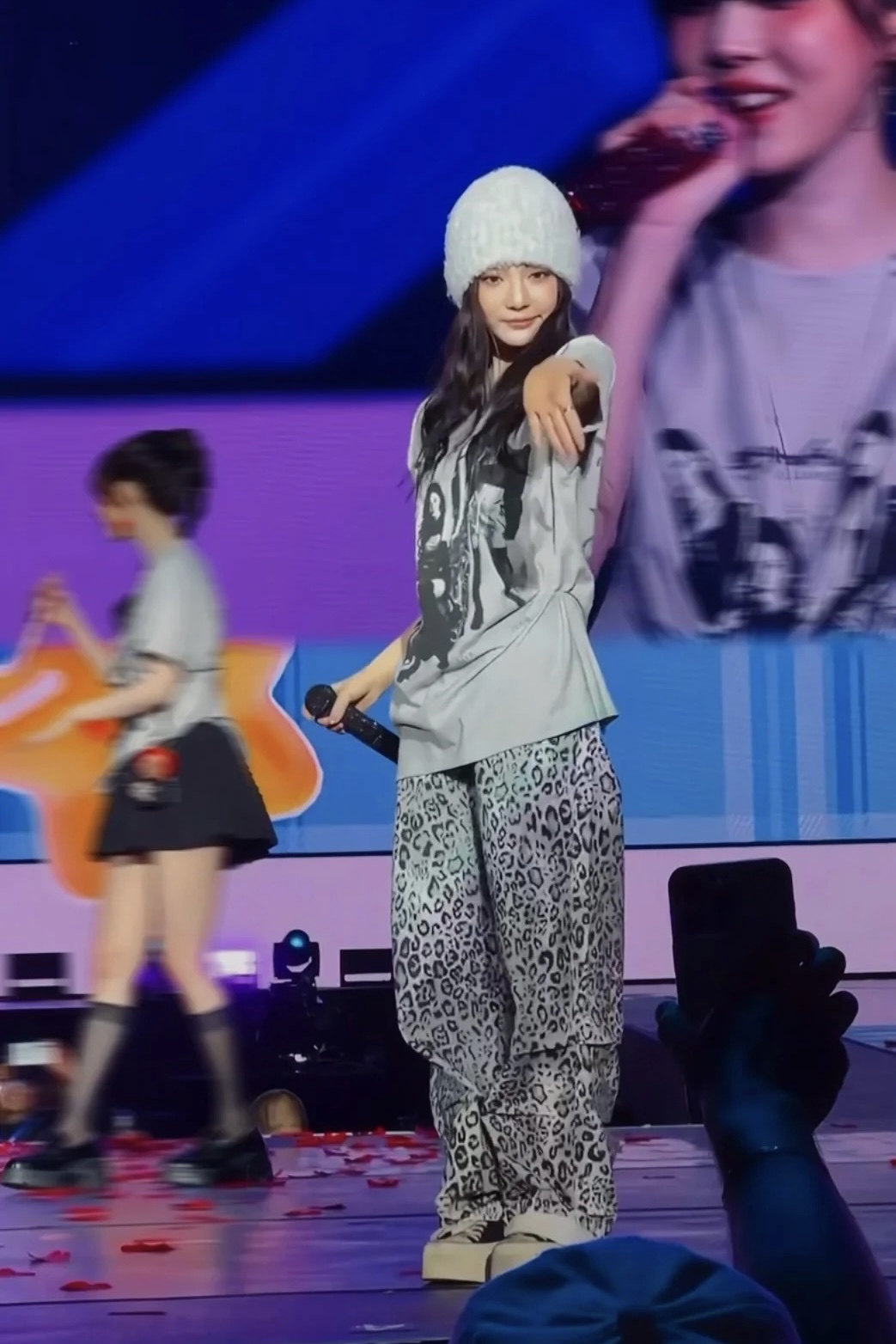 Leopard print low-rise straight-leg pants-Aespa Ningning