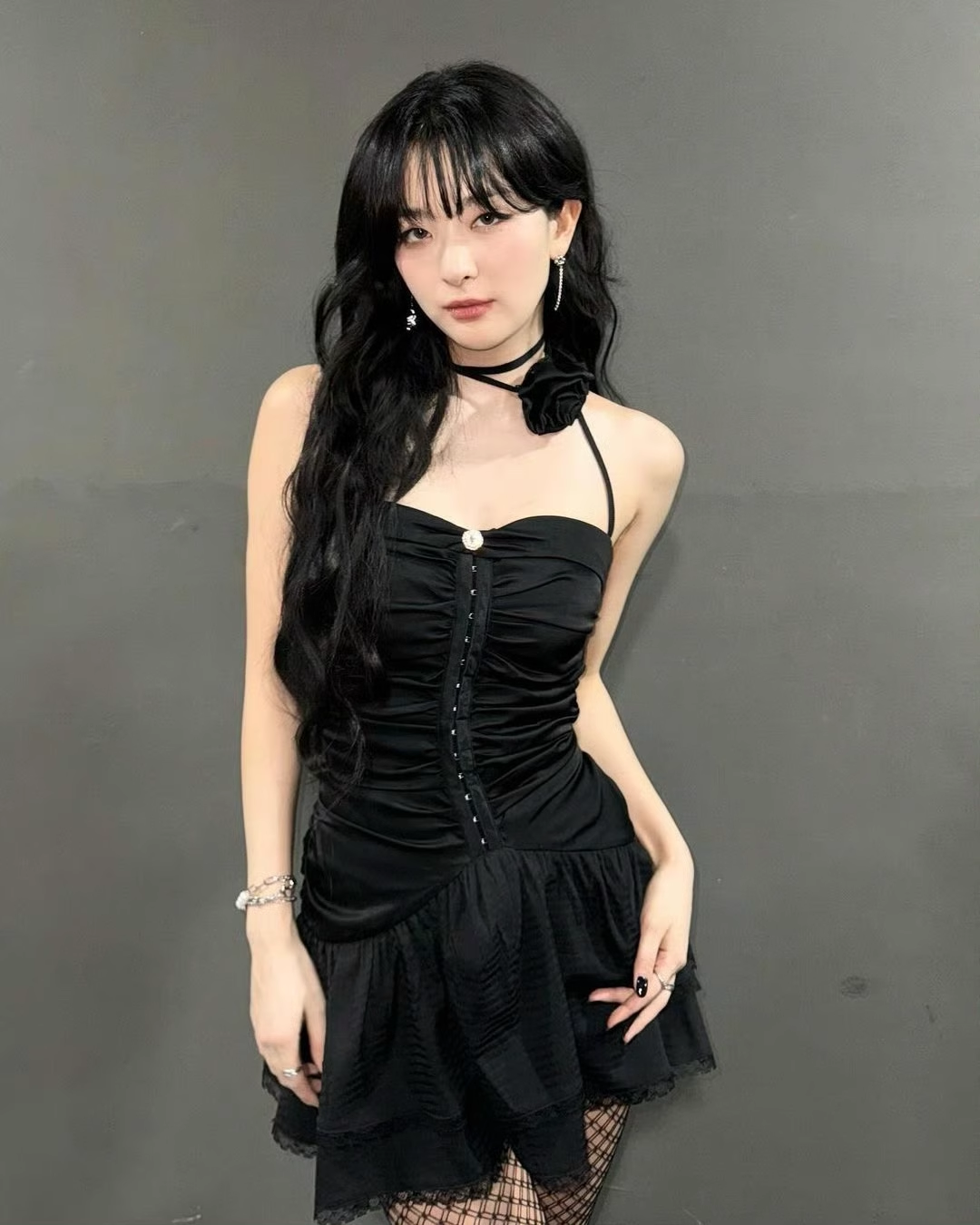 Red Velvet Seulgi Black Halter Strap Dress