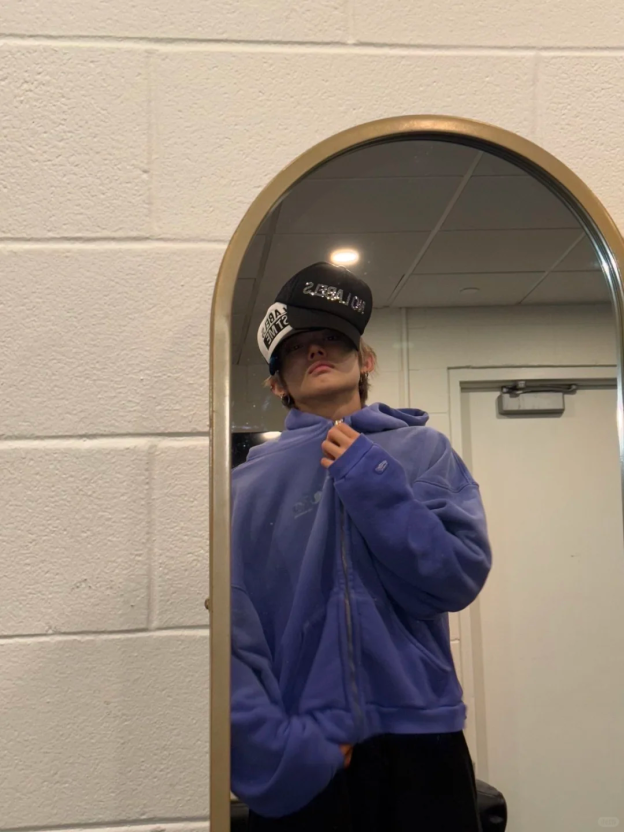 TXT Yeonjun Inspired Blue Gradient Zip-Up Hoodie