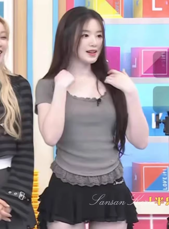 Gidle Shuhua Lace Edged Ruffled Ribbon Top