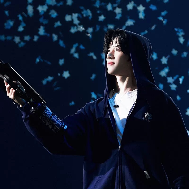 TXT 2025 WORLD TOUR ACT PROMISE JAPAN OFF INSPIRED ZIP-UP HOODIE