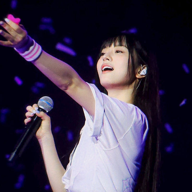 ILLIT 2025 Concert GlitterDay Merch Inspired T-Shirt