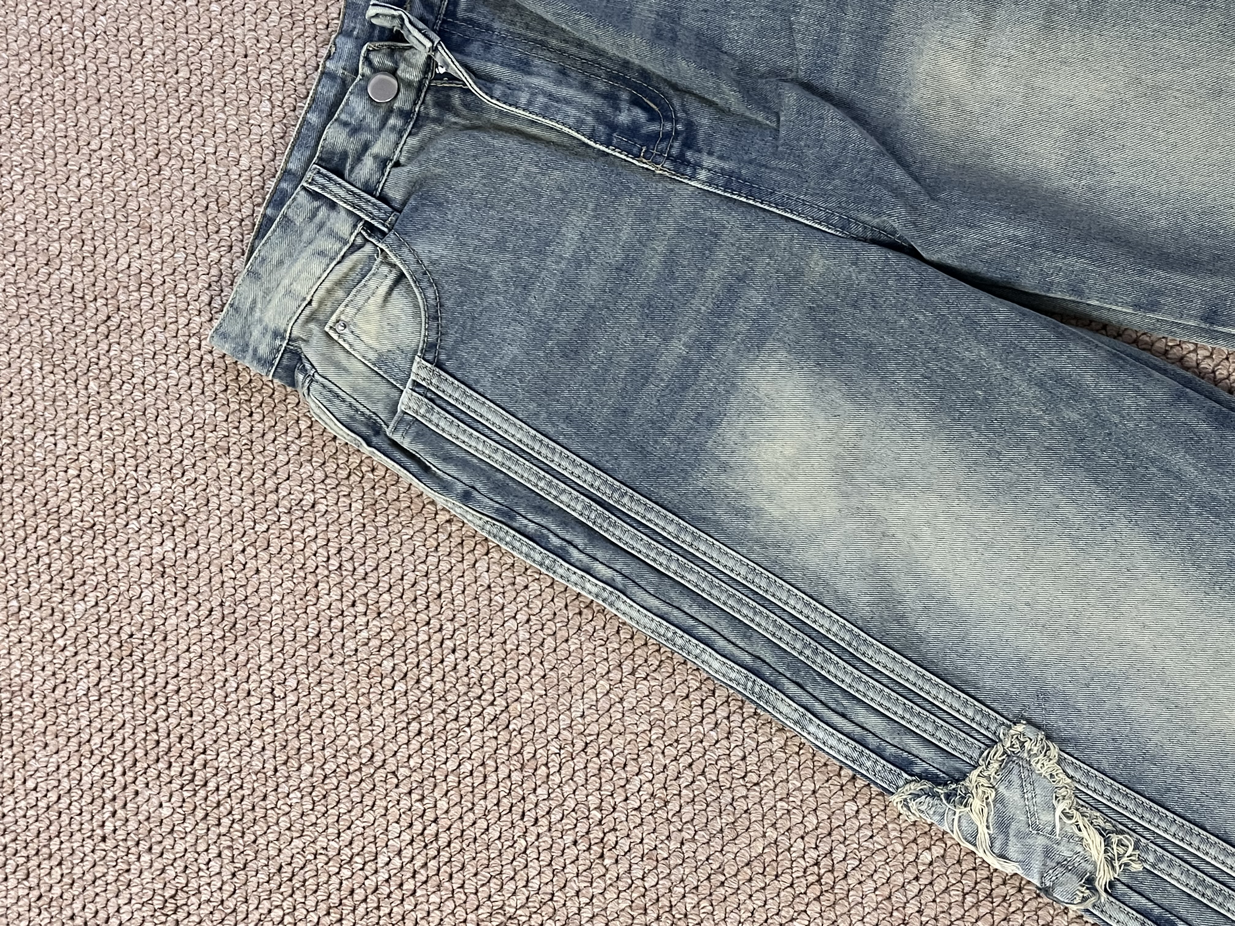 Star patches denim jeans pant-Twice Dahyun