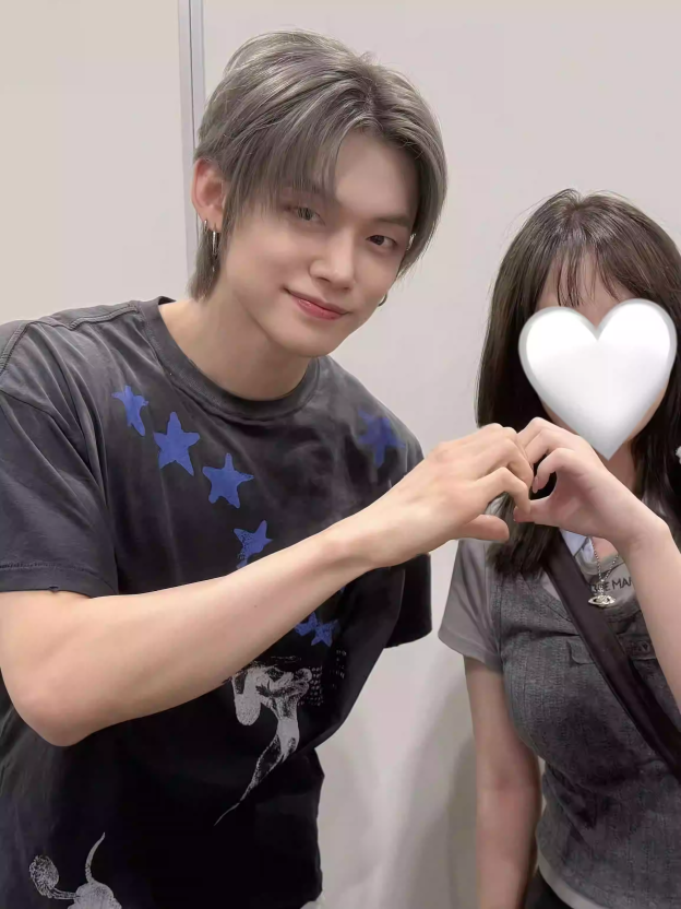 TXT Yeonjun&Cortis James Inspired Blue Star Boxing Print Distressed Tee