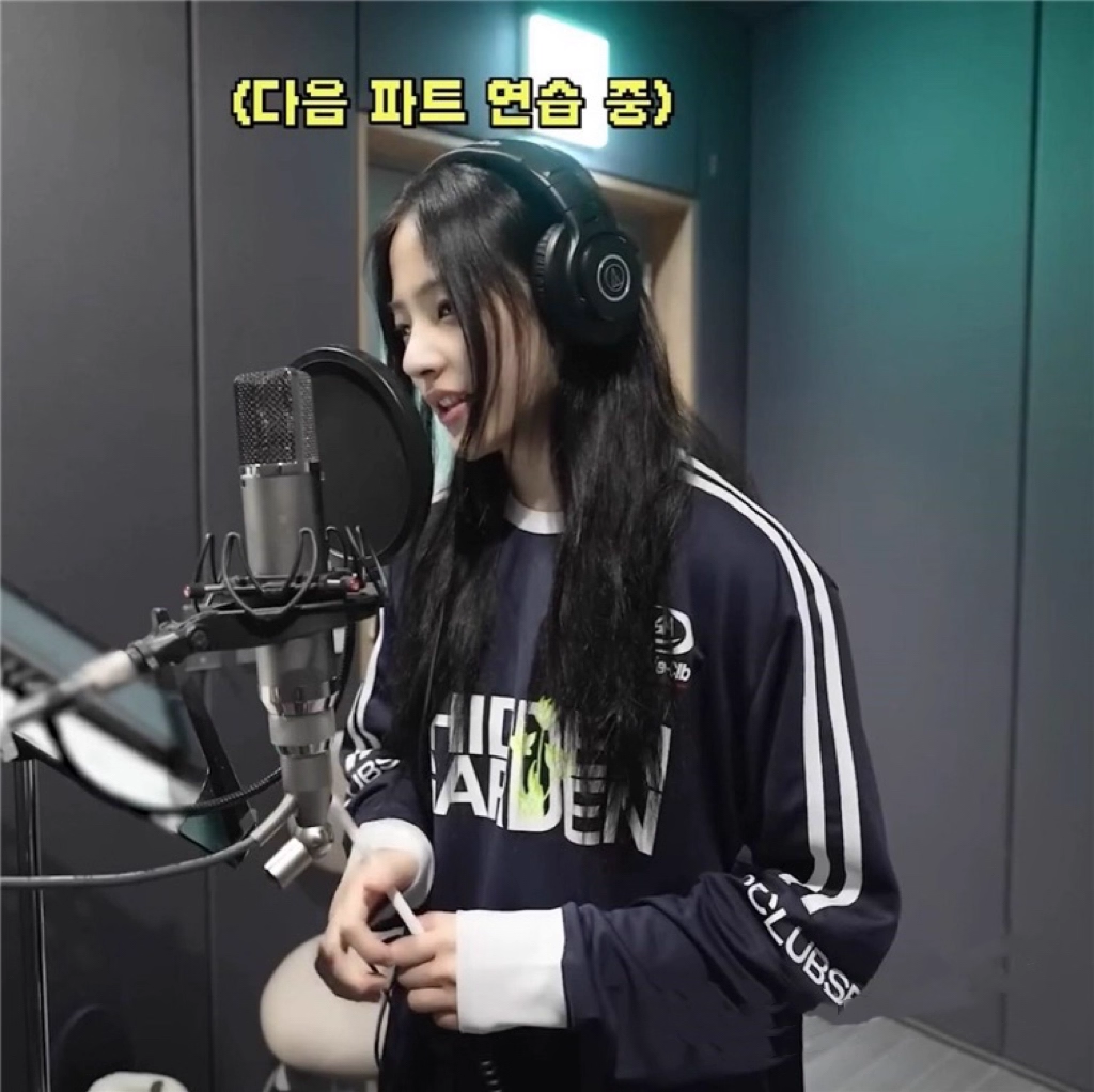 NewJeans Minji Inspired Soccer Jersey Long Sleeve