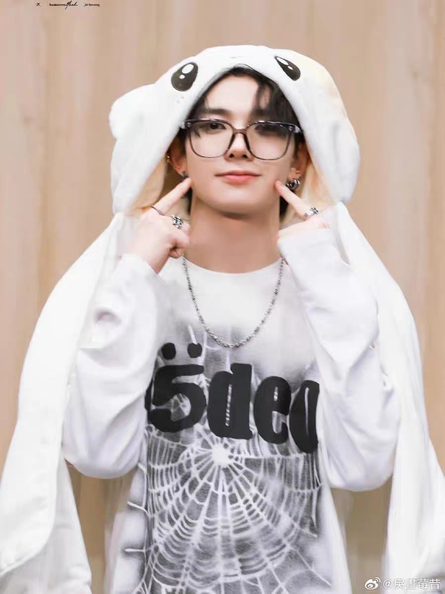 ENHYPEN Heesung Inspired Spider-web Print T-Shirt