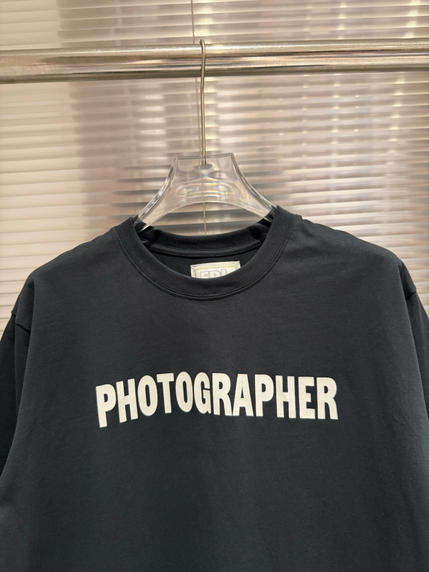 Cotris Martin&Blackpink Rose Inspired Black Photographer T-shirt